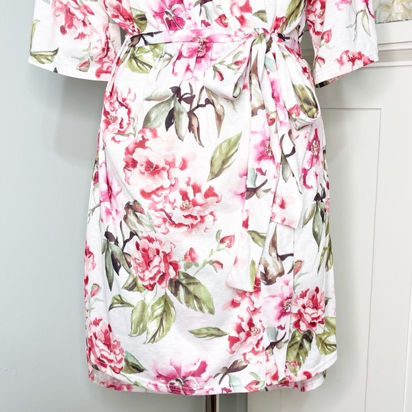 Show Me Your MuMu Robe Brie Pink and White Floral Design - Picture 7 of 12
